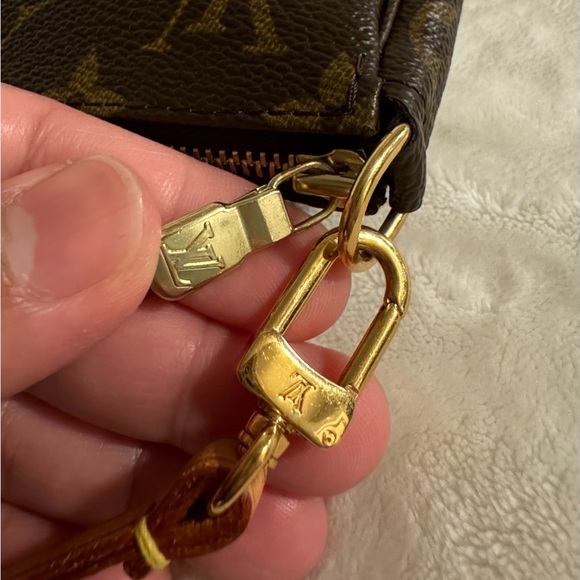 ‼️LOUIS VUITTON POCHETTE‼️ - Picture 7 of 15
